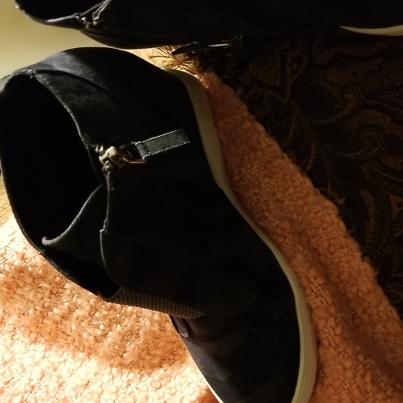 Mia booties - Picture 3 of 4